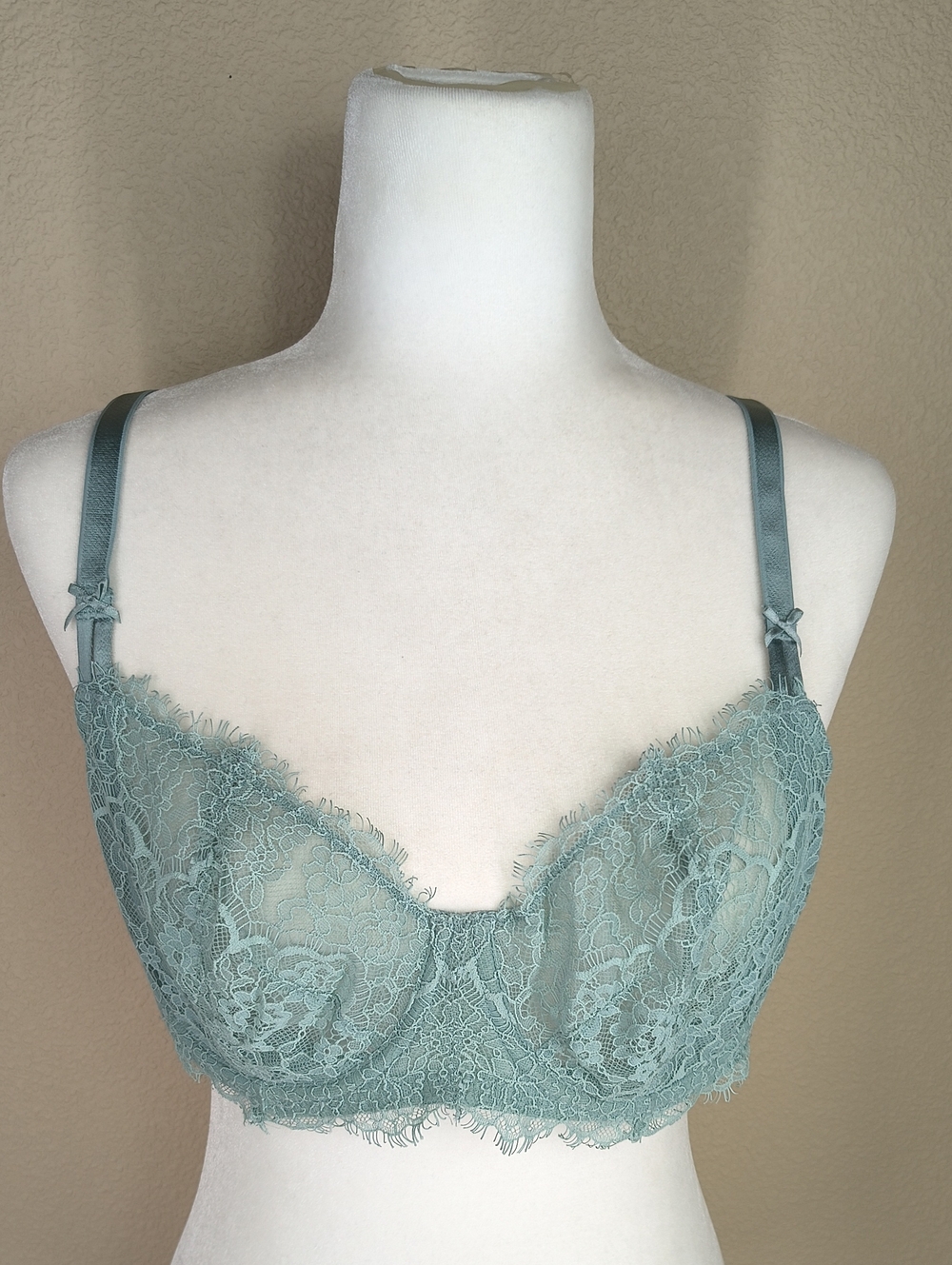 Victoria's Secret Dream Angels Push Up W/O Padding Lace Bra - Sage Green